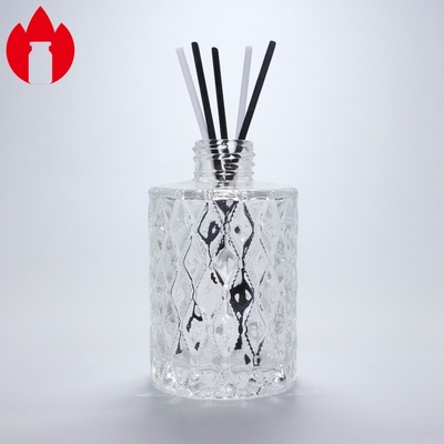 Leere Luxus-Glasflasche mit Aromatischem Stick