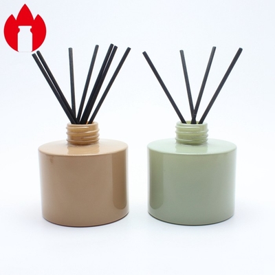 Leere Luxus-Glasflasche mit Aromatischem Stick