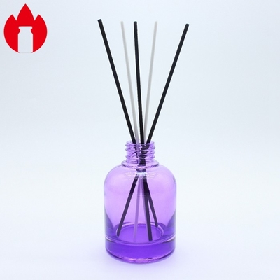 Leere Luxus-Glasflasche mit Aromatischem Stick
