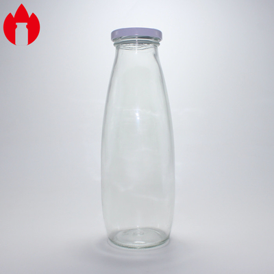 Leere Glasflasche für Milch